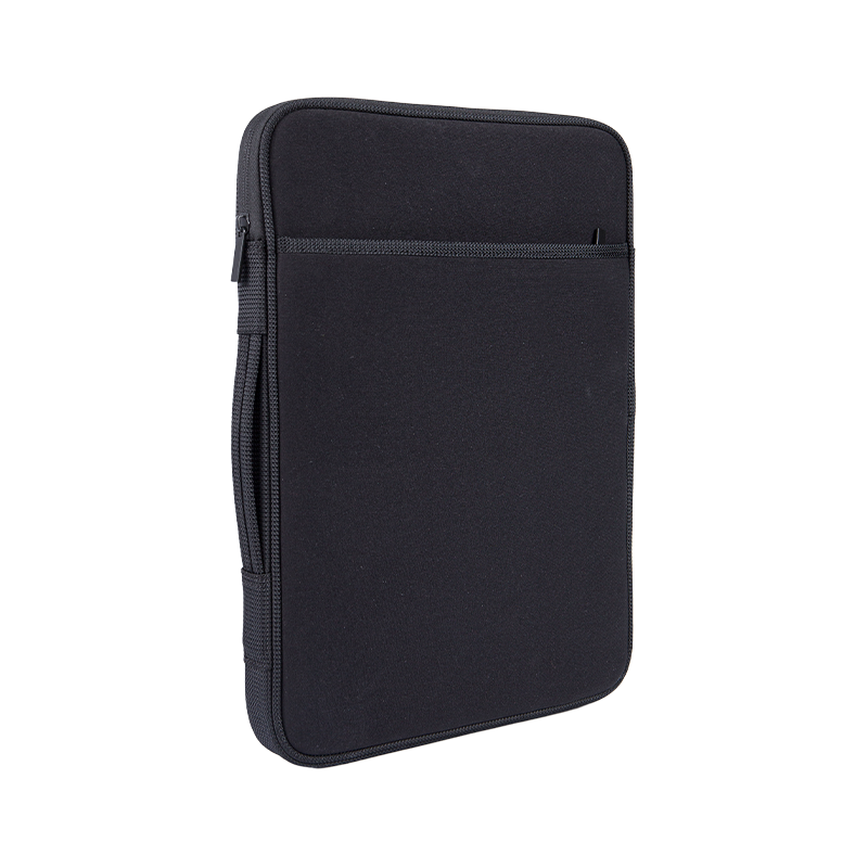 Czarny rękaw laptopa